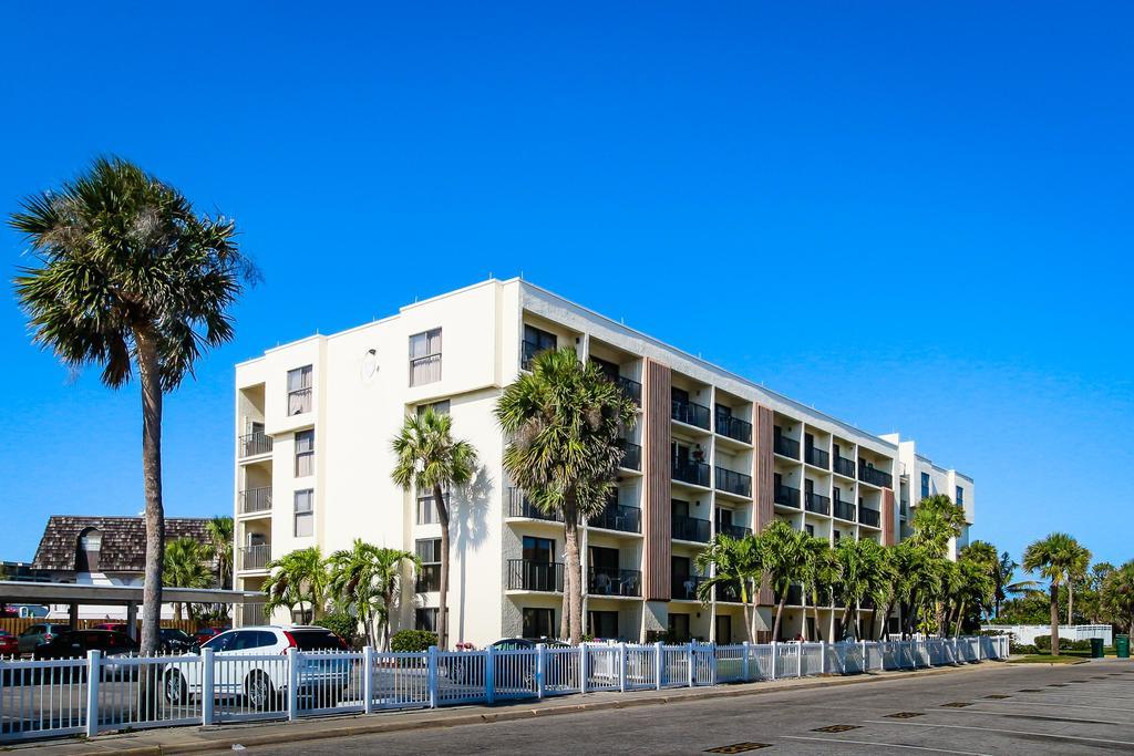 Secluded Ocean View Chataeu Hotel Cocoa Beach Exterior photo